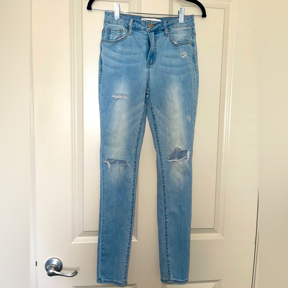 Size 5 Manhattan high rise Tillys RSQ skinny jeans in light wash.